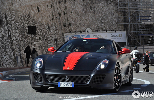 Brute matzwarte Ferrari 599 GTO gespot in Monaco