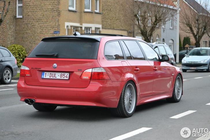Il fallait oser : une Alpina B5 Touring rouge