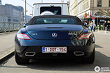 Pura classe: Mercedes-Benz SLS AMG Roadster azul escuro
