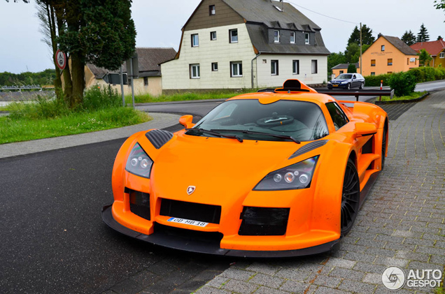 Een troonswisseling special: oranje auto's op Autogespot!