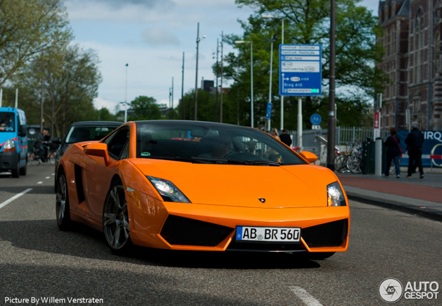 Een troonswisseling special: oranje auto's op Autogespot!