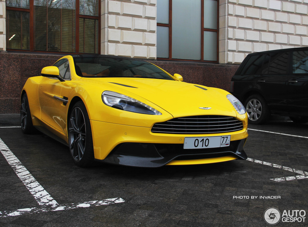 Decadentie in Moskou: Sunburst Yellow gekleurde Aston Martin
