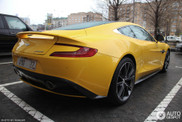 Pastebetas geltonas automobilis maskvoje Aston Martin