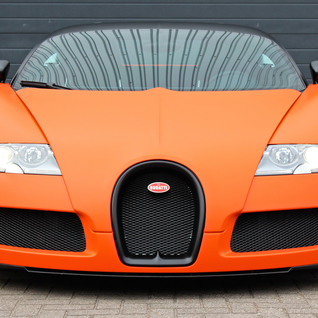 Bugatti Veyron is orange for King's day!