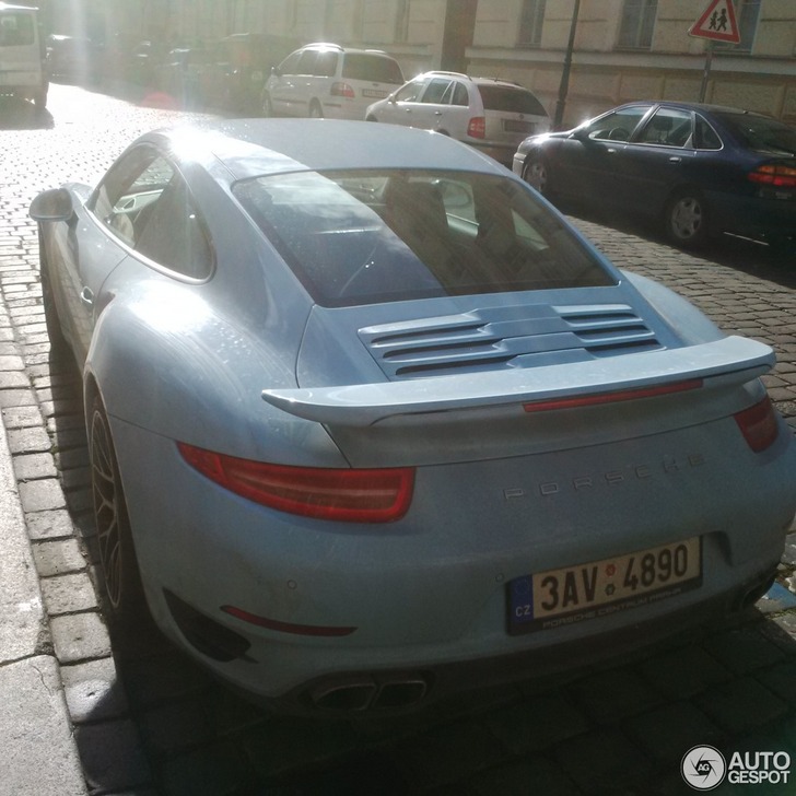 Porsche 991 Turbo in opvallend kleurtje blauw gespot