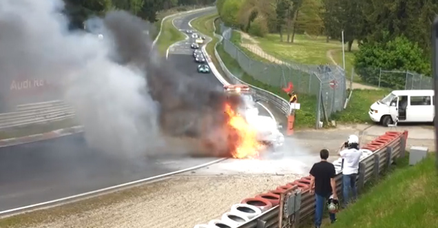 Filmpje: Nissan GT-R brandt af op Nürburgring