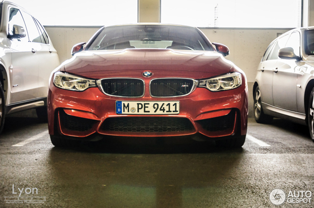 BMW M4 duikt alvast op in zijn eigen Walhalla