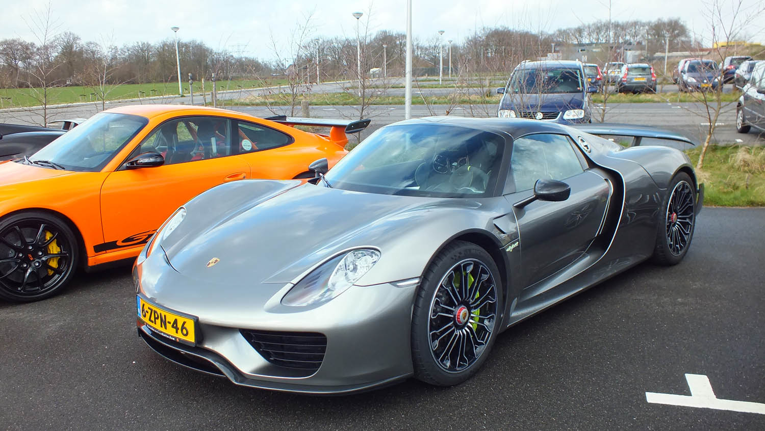 Supercarmeeting voor premiere Fast & Furious 7