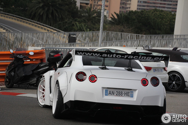 Liberty Walk GT-R is een vreemde eend in Monaco