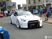 Liberty Walk GT-R 在摩纳哥显得另类