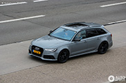 The passengers of this Audi RS6 Avant noticed they were spotted