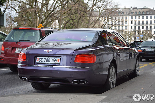 Gespot: two-tone Bentley Flying Spur