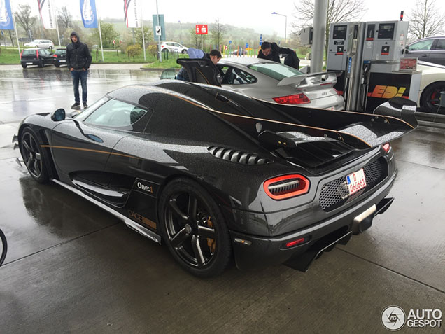 Koenigsegg One:1 in leuk gezelschap gespot