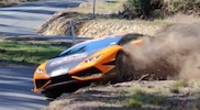 Un Lamborghini Huracán se sale de la carretera!