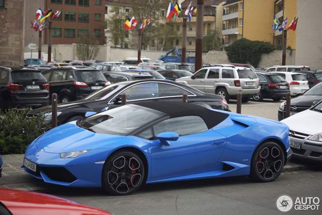 Dakloze auto's steken de kop op, Lamborghini Huracán LP610-4 Spyder