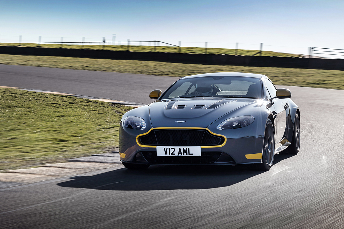 Aston Martin V12 Vantage S: update + handbak voor 2017