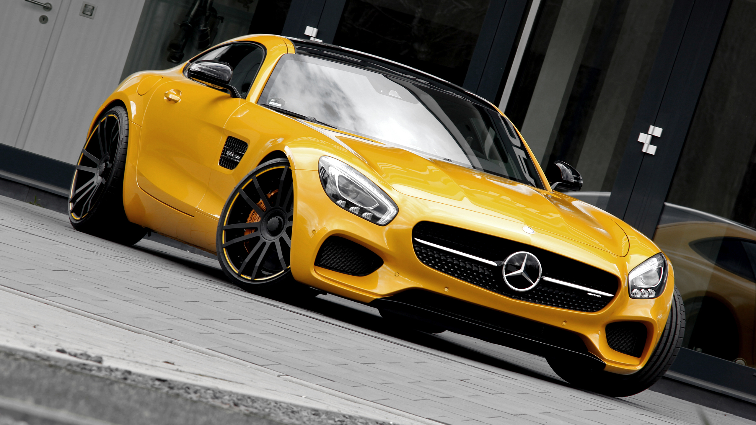 Wheelsandmore plakt meer dan alleen dikke velgen onder de AMG GT S