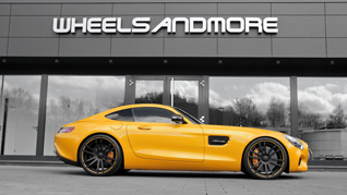 Wheelsandmore plakt meer dan alleen dikke velgen onder de AMG GT S