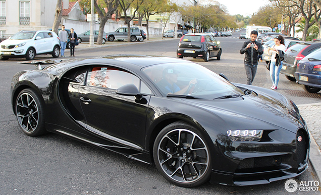 Black on black Bugatti Chiron is hemels