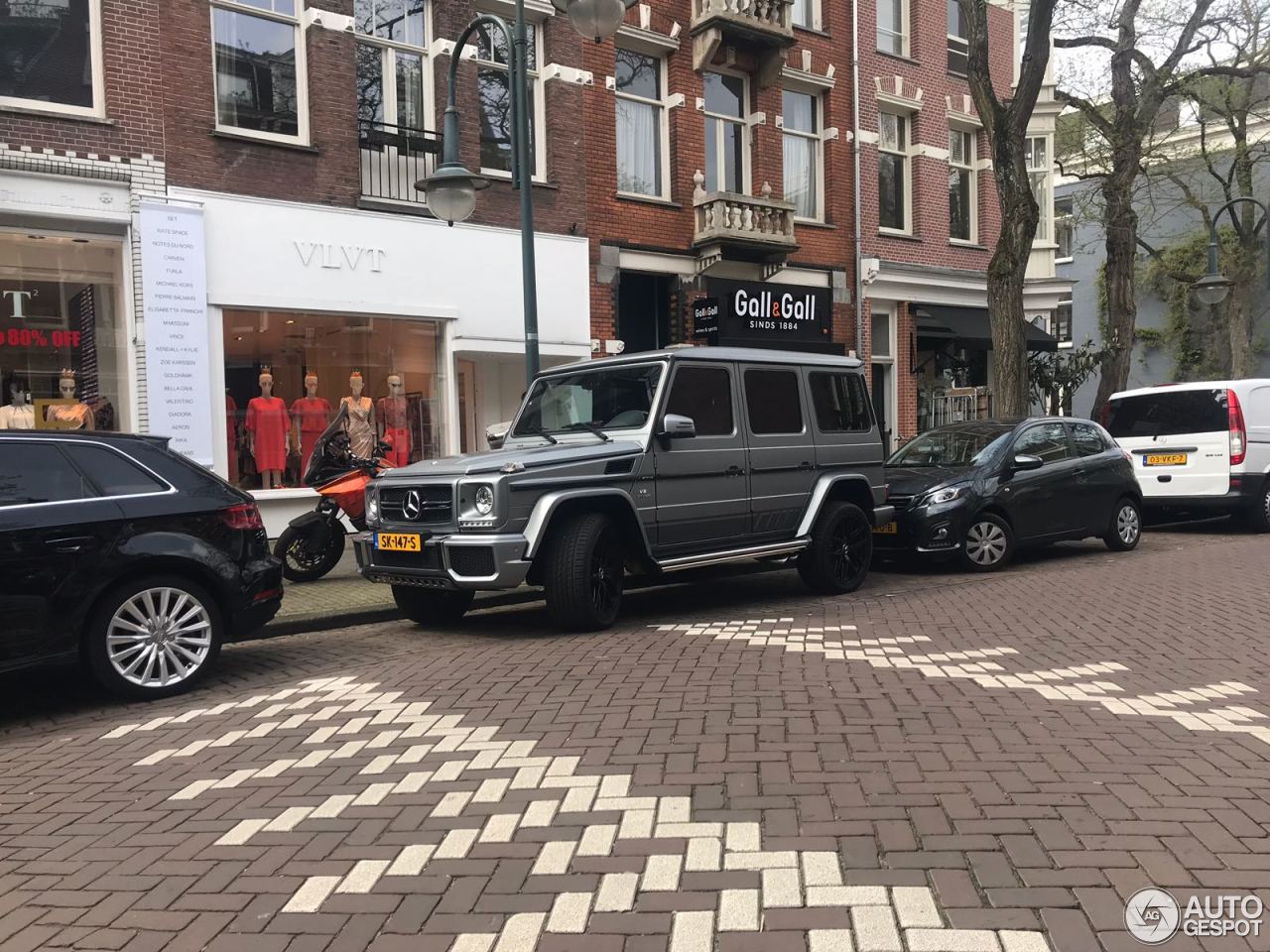 Lil' Kleine zijn G 63 AMG nu al gespot