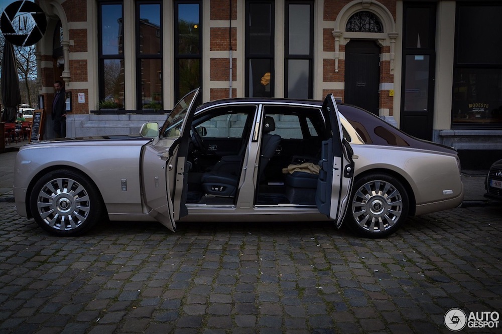 De Rolls-Royce Phantom VIII blijft een imposante verschijning