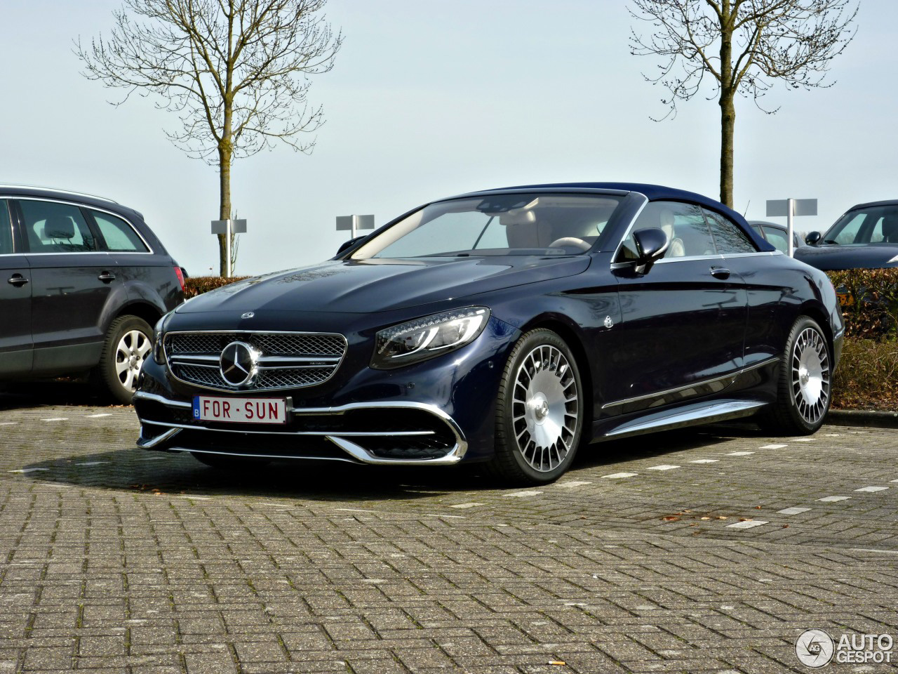 For sun: Mercedes-Maybach S 650 Cabriolet