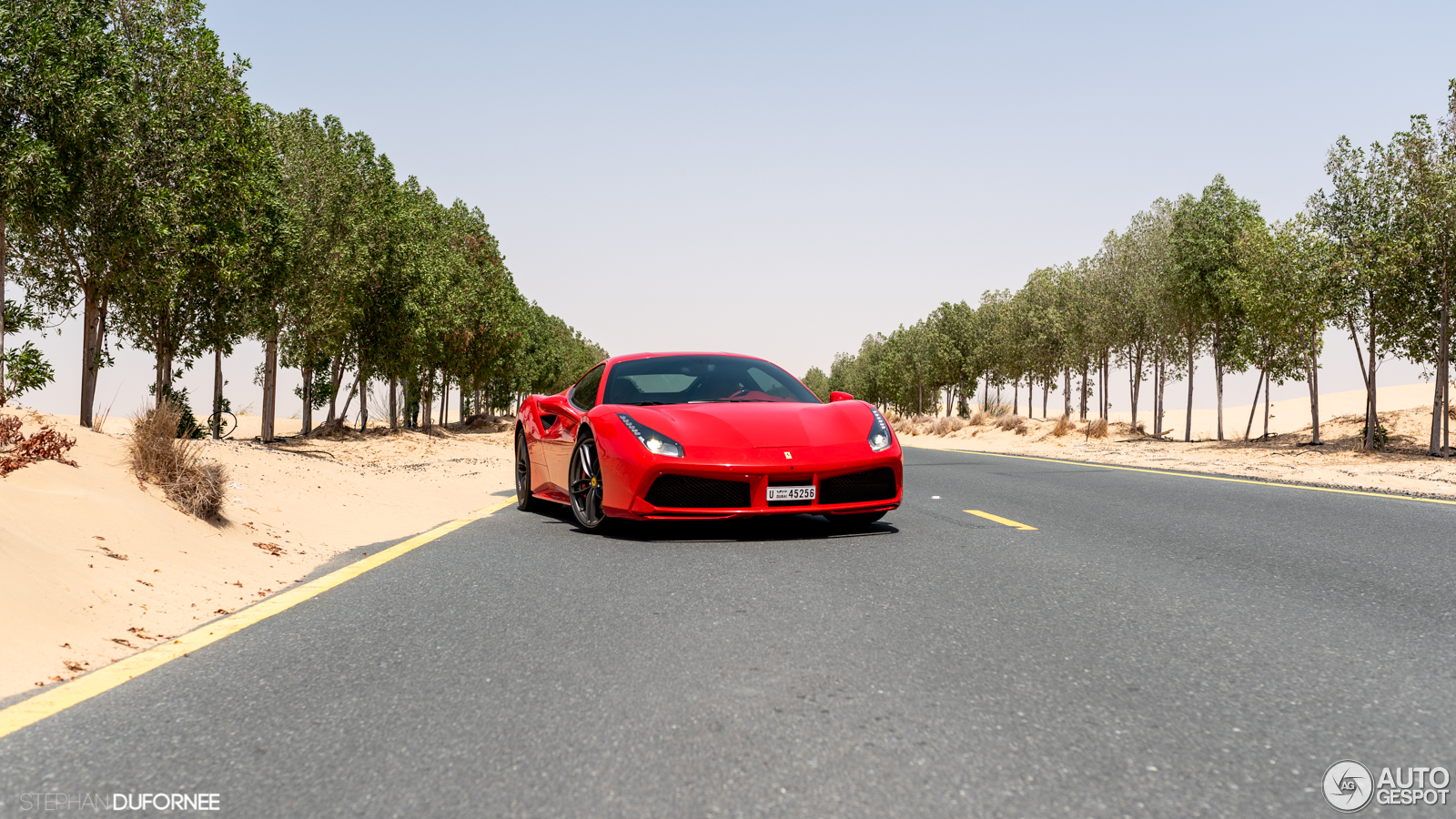 Special: met de Ferrari 488 GTB door Dubai