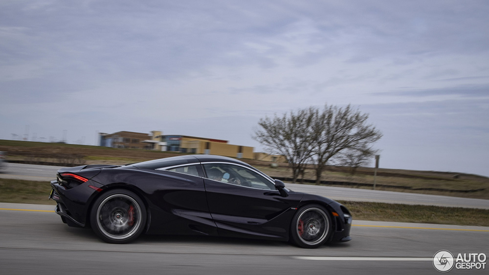 Textbook example: highway spot McLaren 720S