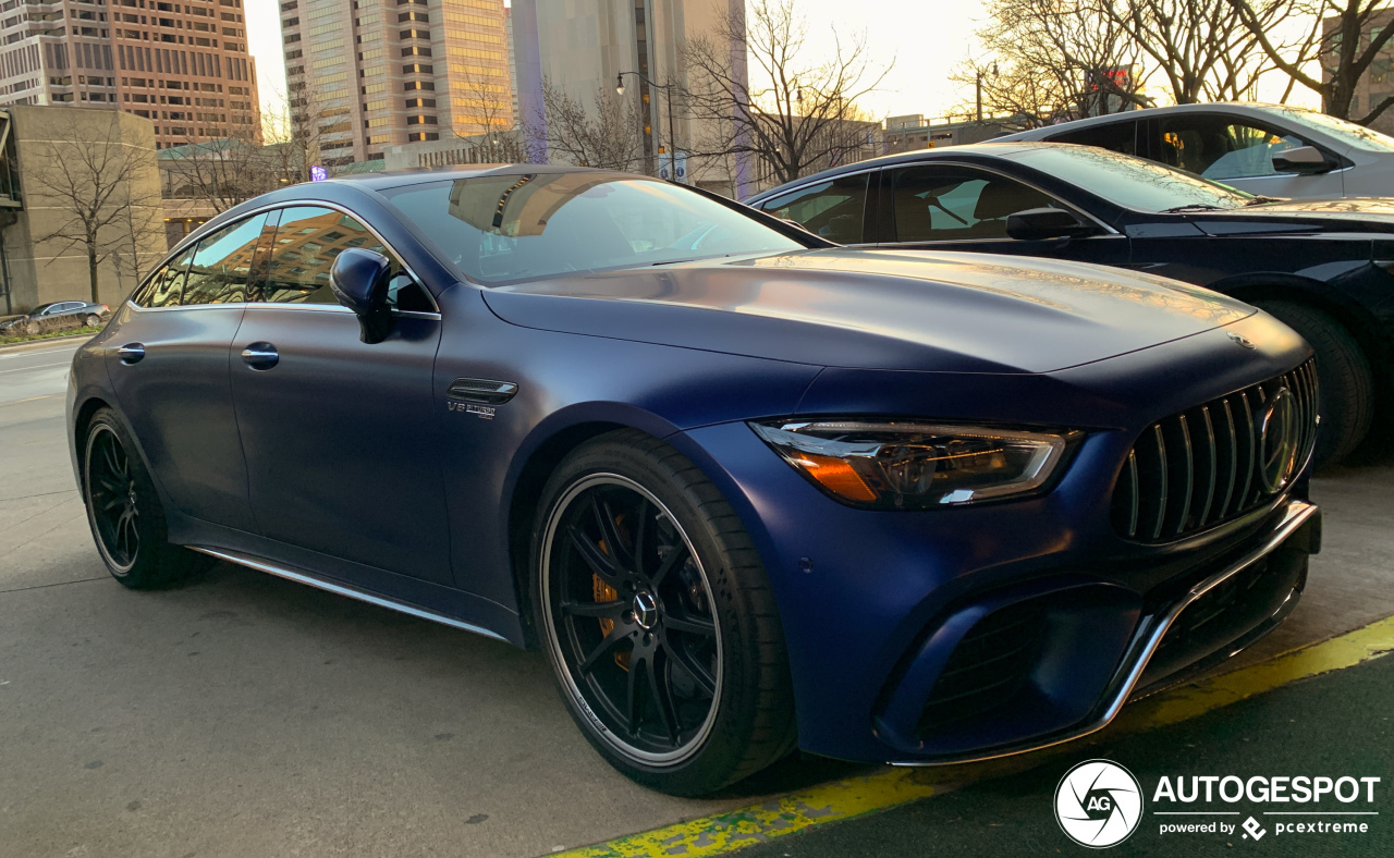 Mercedes-AMG GT 63 S is de max in matblauw