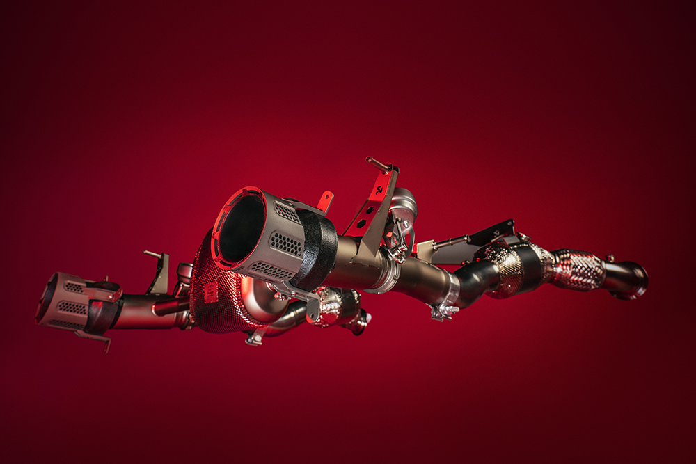 Akrapovič viert dertigjarige verjaardag met gelimiteerde uitlaat voor Ferrari F8 Tributo