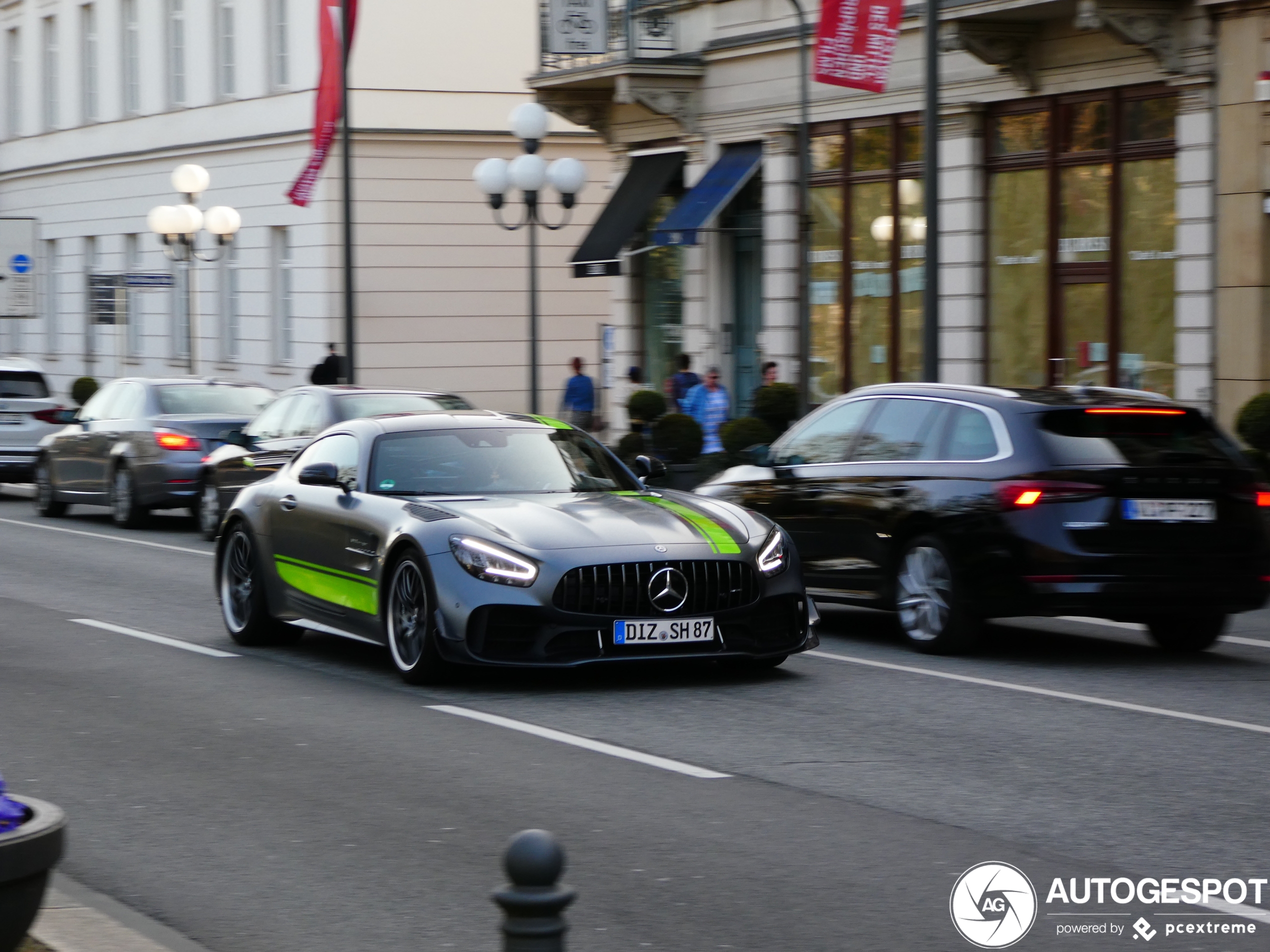 Mercedes-AMG GT R Pro misstaat niet in de stad