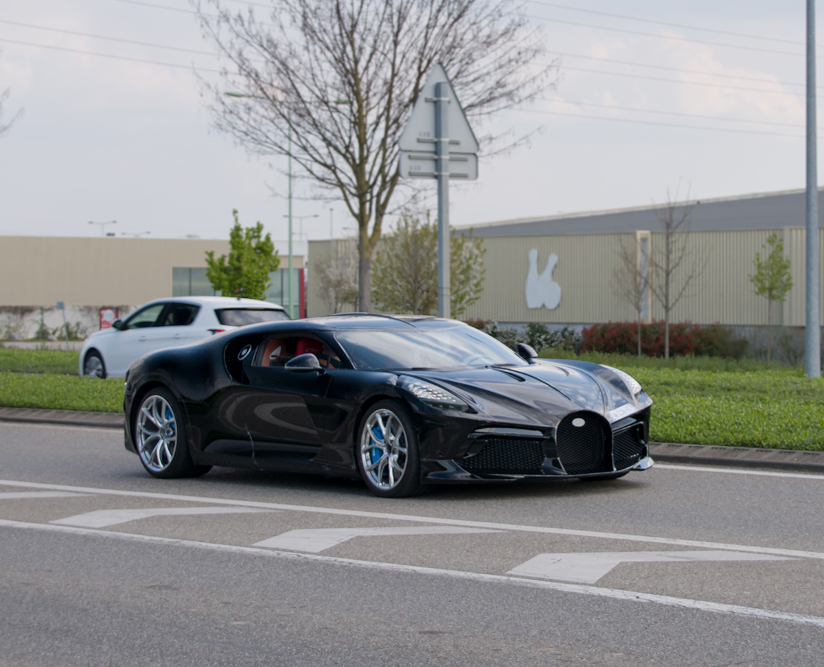 Bugatti La Voiture Noire verschijnt op straat!