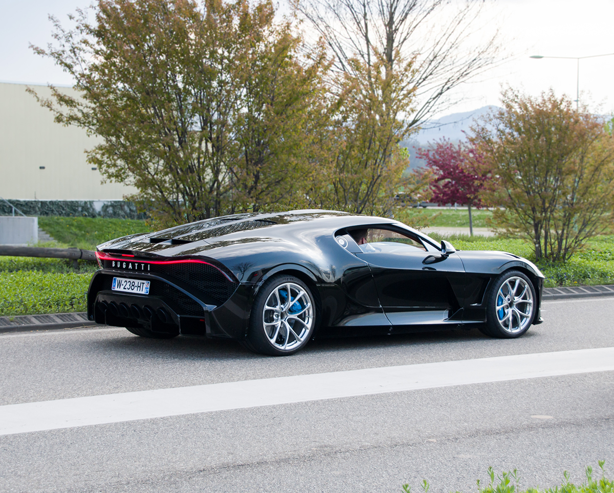 Bugatti La Voiture Noire verschijnt op straat!