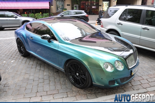 Strange sighting: apart gekleurde twotone Bentley Continental GT Speed