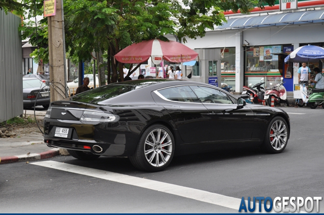 Gespot: Aston Martin Rapide in Thailand