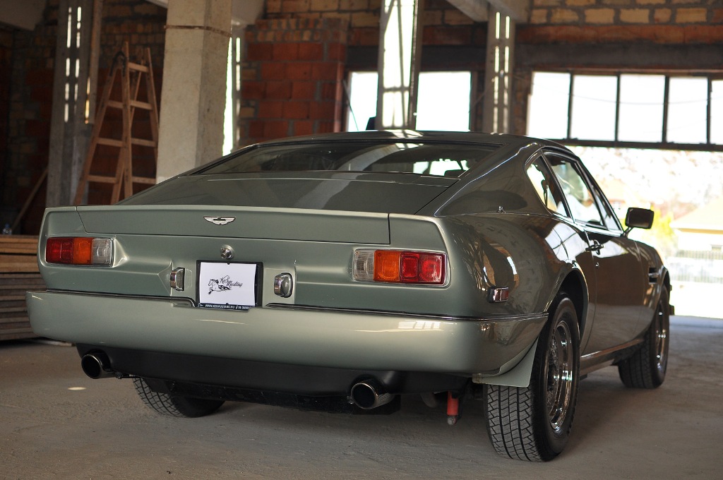 Fotoshoot: Aston Martin V8 Oscar India