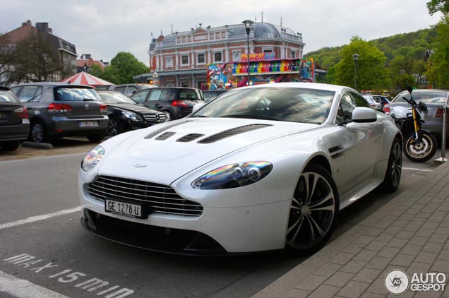 Spot van de dag: Aston Martin V12 Vantage