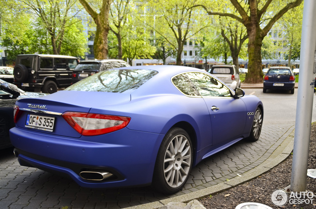 Spot van de dag: matblauwe Maserati GranTurismo S