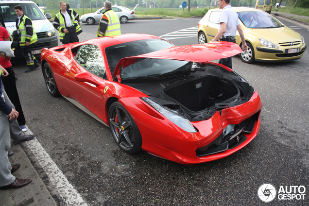 Ferrari 458 Italia betrokken bij ongeval