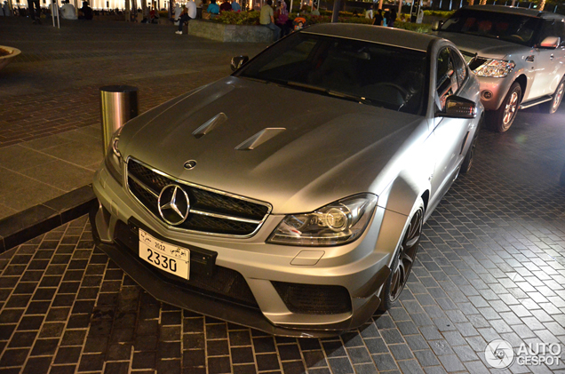 Bruter wordt het haast niet: Matgrijze C 63 AMG Coupe Black Series 