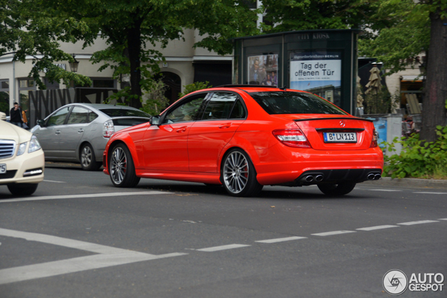 Comment attirer les regards en Allemagne avec une Mercedes-Benz C 63 AMG
