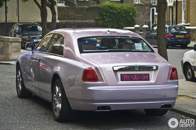 Strange sighting: pink Rolls-Royce Ghost in London