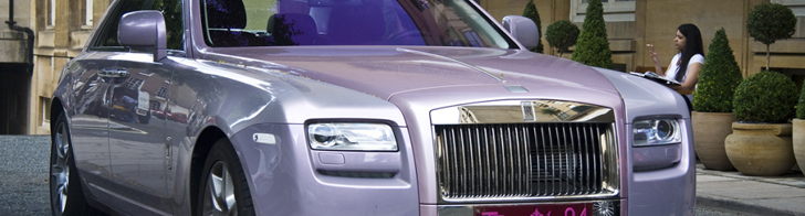 Trouvaille étrange : une Rolls-Royce Ghost peinte dans une couleur féminine à Londres