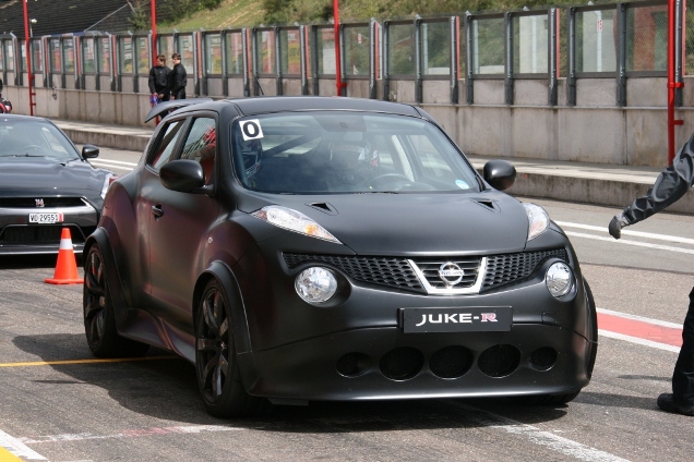 Gespot: Nissan Juke-R op ciruit Zolder 