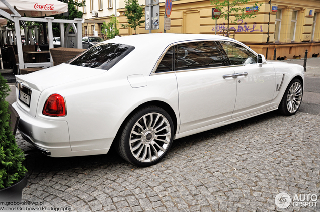 Et voici la deuxième : la Rolls-Royce Mansory White Ghost Limited
