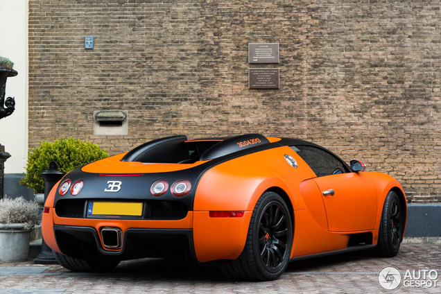 Spot van de dag: de oranje Bugatti Veyron 16.4