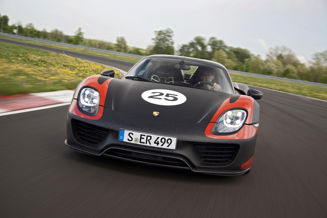 Porsche 918 Spyder is official!