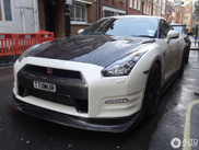 Girare con una belva da 900 cv a Londra?