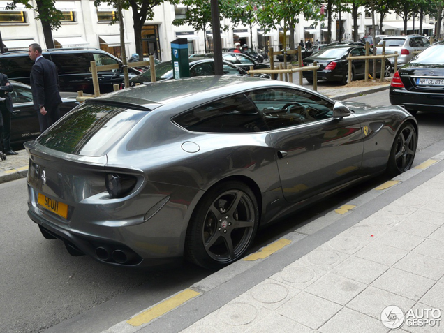 Hôtel Plaza Athénée heeft klant met 700 pk sterke Ferrari