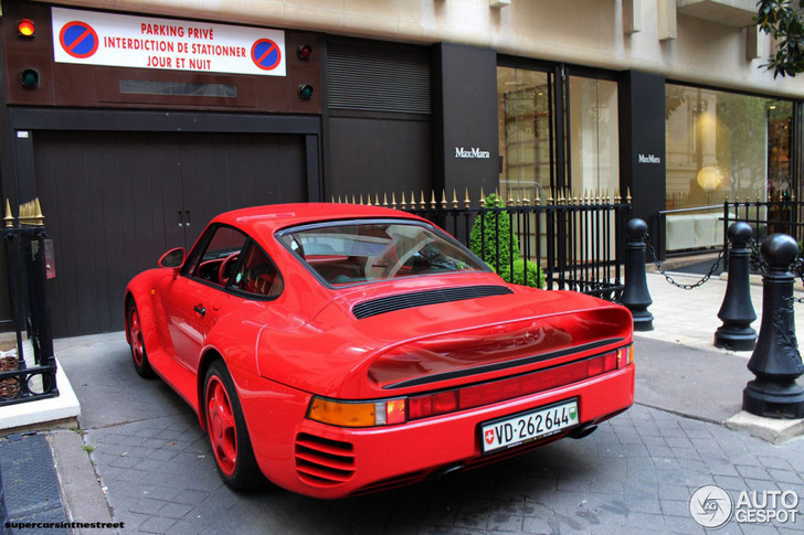 Porsche 959 is lekker rood